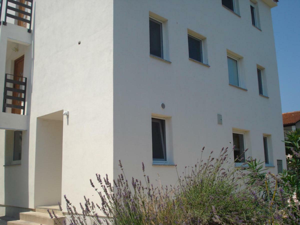 Apartment Premantura Bagian luar foto